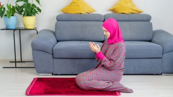 كيفية صلاة عيد الفطر للمرأة في البيت بالتفصيل