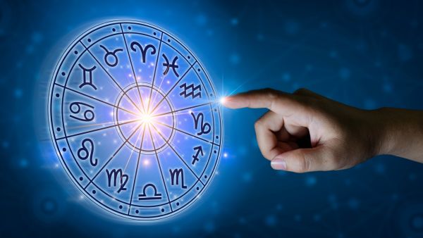 ماذا يخبئ لك الأسبوع الأول من مارس 2026 من ناحية الحب والعمل والصحة