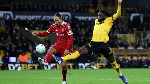 خسارة متأخرة تشعل أجواء التوتر في ليفربول