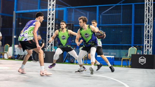 الشرطة تواجه المحاكم والبلدية مع هيئة الطرق في نصف نهائي سلة الكراسي اليوم (الاثنين)