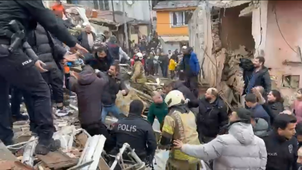 Istanbul building collapse after explosion: 9 rescued and 2 still trapped