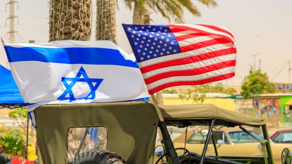 أعلام إسرائيل والولايات المتحدة الأميركية