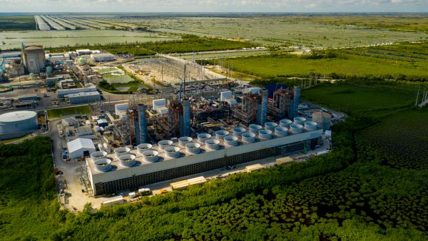 صورة جوية لمفاعلات محطة توليد الطاقة النووية تركيا بوينت في هومستيد، فلوريدا