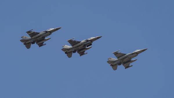 قونية، تركيا - 30 يونيو 2022: طائرة مقاتلة من طراز لوكهيد مارتن إف-16 دي للقوات الجوية التركية