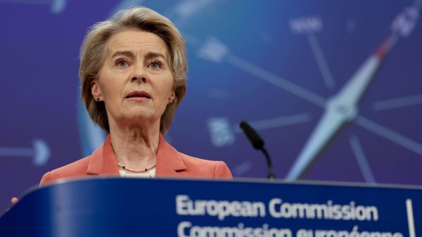 مؤتمر صحفي لرئيسة المفوضية الأوروبية أورسولا فون دير لاين والإدارة التنفيذية
