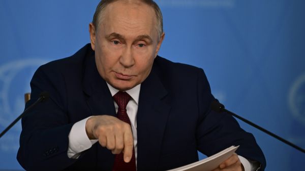 أدلى الرئيس الروسي فلاديمير بوتين بتصريحات للصحفيين في موسكو، عاصمة روسيا، بتاريخ 03.10.2025.