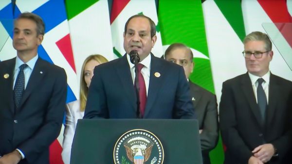 شرم الشيخ، مصر – 20 أكتوبر 2025: الرئيس المصري عبد الفتاح السيسي يلقي كلمة خلال قمة السلام في الشرق الأوسط في شرم الشيخ، بتاريخ 13 أكتوبر 2025.