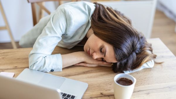 أسباب خفية وراء تعبكِ اليومي المستمر