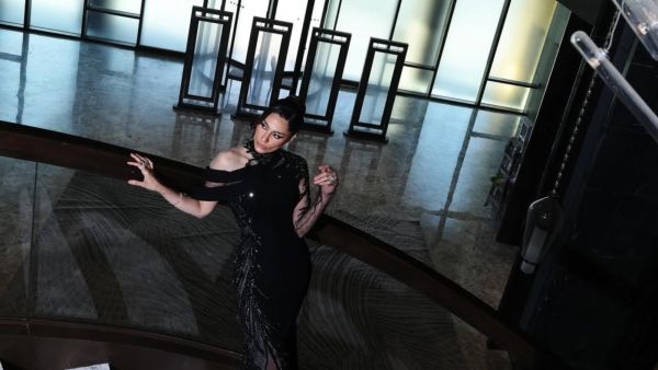 إطلالة إلهام علي تتألق في زفاف نجل فنان العرب محمد عبده