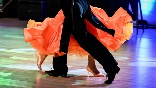 تفسير حلم الرقص في المنام للعزباء والمتزوجة والحامل والمطلقة