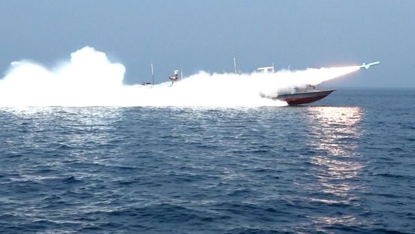 Iran threatens strikes on Gulf ports as UK rejects US Hormuz blockade