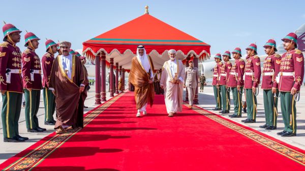 Qatari Emir visits Oman, holds talks with Sultan Haitham