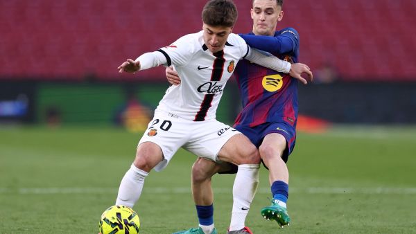 مارك كاسادو يقرر الرحيل عن برشلونة نهاية الموسم