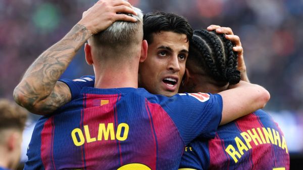 تألق جواو كانسيلو يعزز مكانته في برشلونة