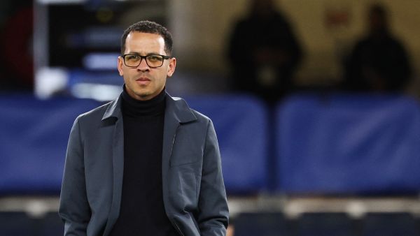 تشيلسي يحسم موقفه من إقالة روزينيور