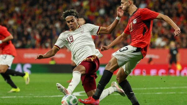 هتافات مثيرة للجدل في مباراة إسبانيا ومصر