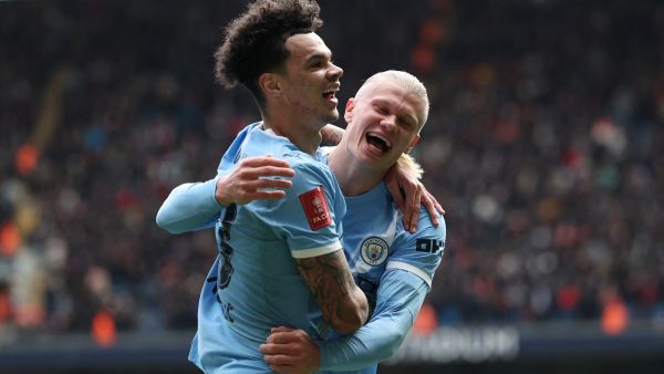 غوارديولا يشيد بموهبة أورايلي