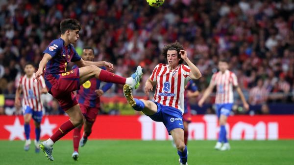 برشلونة يواجه أتلتيكو وسط مخاوف البطاقات والغيابات