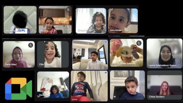 معلمة عن بُعد وأم على مدار الساعة