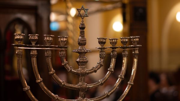  استهداف كنيس يهودي