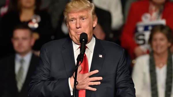 ترامب..الشعب الأمريكي أحمق والإيرانيون أوغاد..