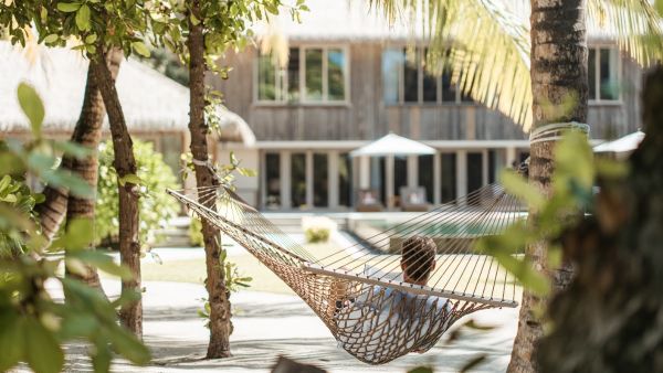 منتجع إنتركونتيننتال المالديف ماموناجاو جزر المالديف يطلق برنامج " قراءات الشاطئ " الجديد