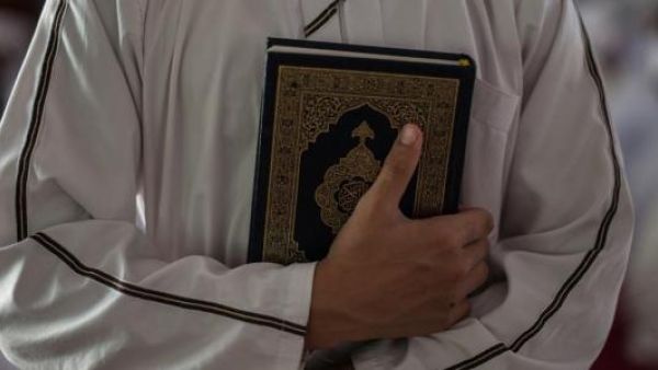 تفسير حلم حمل المصحف في اليد للمتزوجه