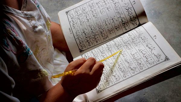تفسير حلم قراءة القرآن بصوت عالي للعزباء