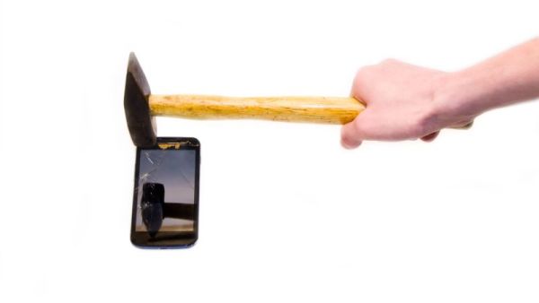 تفسير حلم كسر الهاتف والبكاء عليه للعزباء