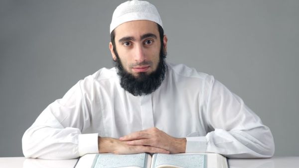 رؤية شيخ لابس ابيض في المنام