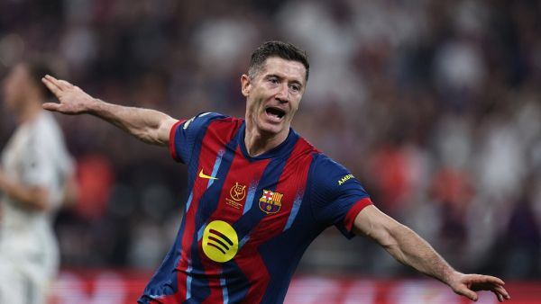 ليفاندوفسكي يودع برشلونة بعد مسيرة حافلة بالأهداف