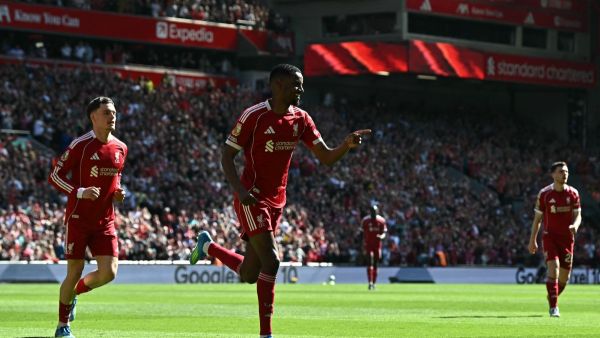 إيساك يغيب عن مواجهة ليفربول ومانشستر يونايتد بسبب الإصابة