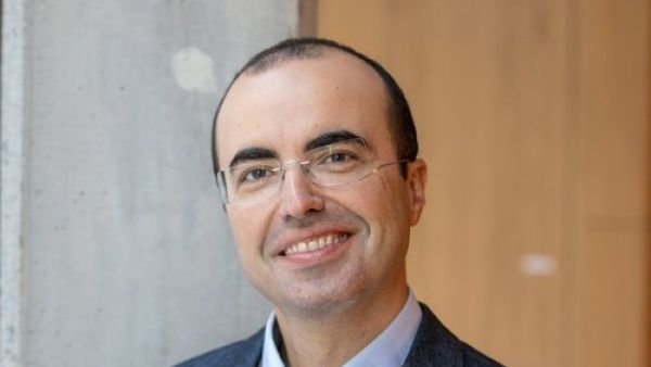 باحثون من الجامعة الأمريكية بالقاهرة يشاركون في دراسة عالمية  تربط بين العوامل البيئية وتسارع شيخوخة الدماغ