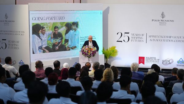    برنامج فورسيزونز المالديف للتطوير المهني يحتفي بتخريج أكثر من 1,000 خريج في يوبيله الفضي 