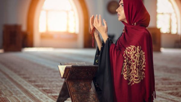 تفسير رؤية رفع اليدين بالدعاء في المنام