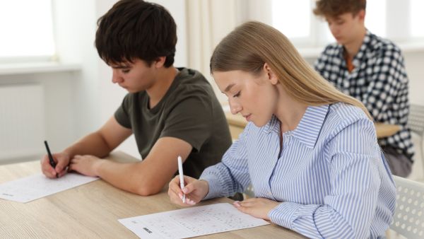 كيف تضع خطة دراسية فعّالة قبل امتحانات التوجيهي؟