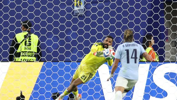 تألق محمد العويس حارس السعودية أمام أوروغواي في منافسات كأس العالم 2026