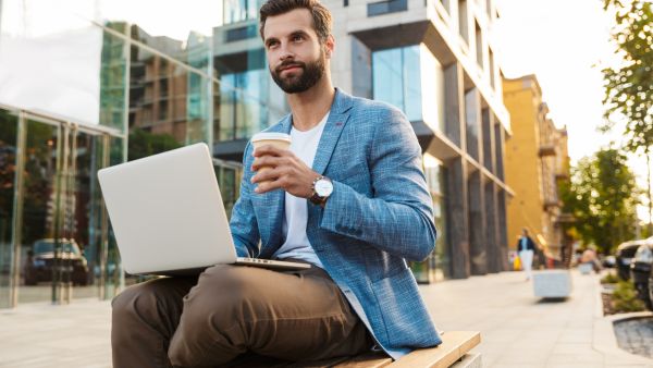 أسرار لا يعرفها كثيرون.. كيف يبدأ رجال الأعمال يومهم؟