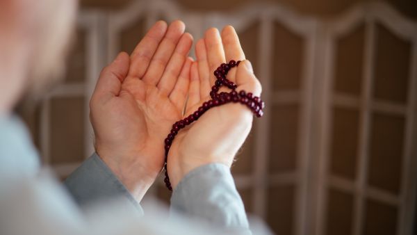 دعاء لأبي المتوفي اللهم أجعله فى جوار رحمتك وآمانك وأكرم نزله وأرفع درجته