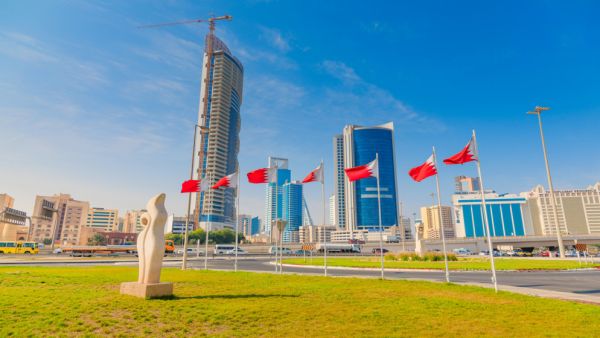 قوات الدفاع البحرينية تعلن اعتراض هجمات جوية إيرانية باستخدام أنظمة الدفاع الجوي.