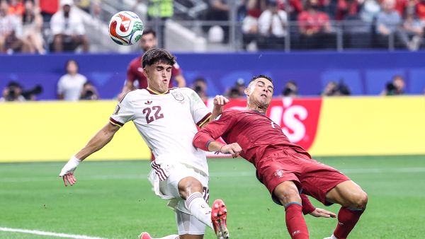 باو كوبارسي مدافع إسبانيا سيطر على كريستيانو رونالدو نجم البرتغال خلال منافسات كأس العالم 2026