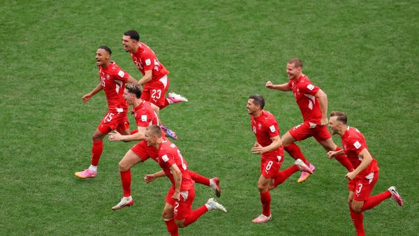 فرحة منتخب سويسرا بالتأهل لمواجهة الأرجنتين على حساب سويسرا في كأس العالم 2026
