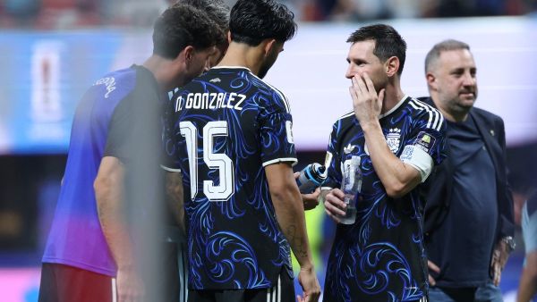 ميسي ونجوم الأرجنتين يتفحصون ملاحظات بيكفورد بعد نصف نهائي كأس العالم