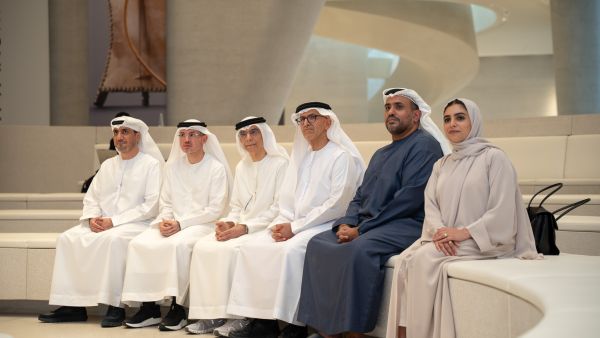 حملة "وقف أم الإمارات للأيتام" تسجل رقماً قياسياً في غينيس للأرقام القياسية عن أكبر مبلغ تم جمعه لصالح حملة وقفية للأيتام في شهر واحد، 3 مليار درهم