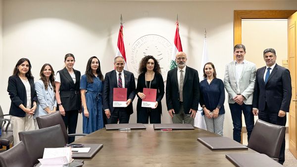 الجامعة الأميركية في بيروت وجمعية الشركات العائلية في المشرق توقّعان مذكّرة تفاهم لتعزيز الأواصر بين الأوساط الأكاديمية والشركات العائلية