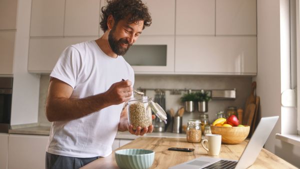 10 عادات يومية إذا التزم بها الرجل ستغير حياته بالكامل