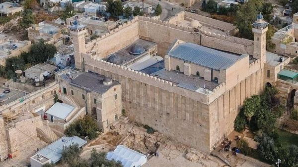 بحجة الأعياد اليهودية.. إغلاق الحرم الإبراهيمي ومنع الصلاة فيه