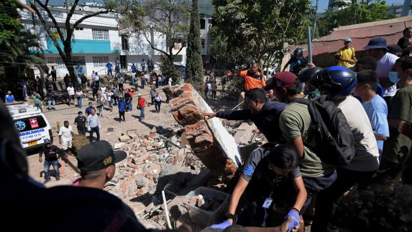 74 killed as 7.4-magnitude earthquake devastates western Colombia