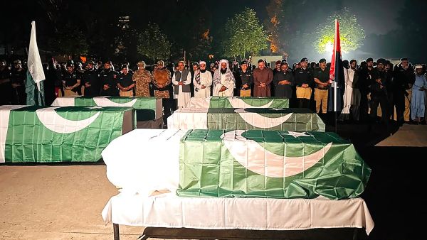17 killed in suicide bombing outside Pakistan’s Swat police station