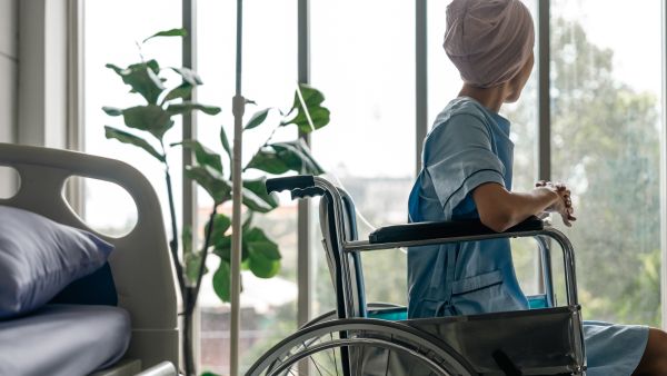 ممثلة شهيرة تفاجئ جمهورها بإعلان إصابتها بالسرطان ..إليك التفاصيل 